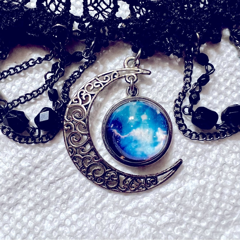 Hot Topic Lace Moon Choker Necklace